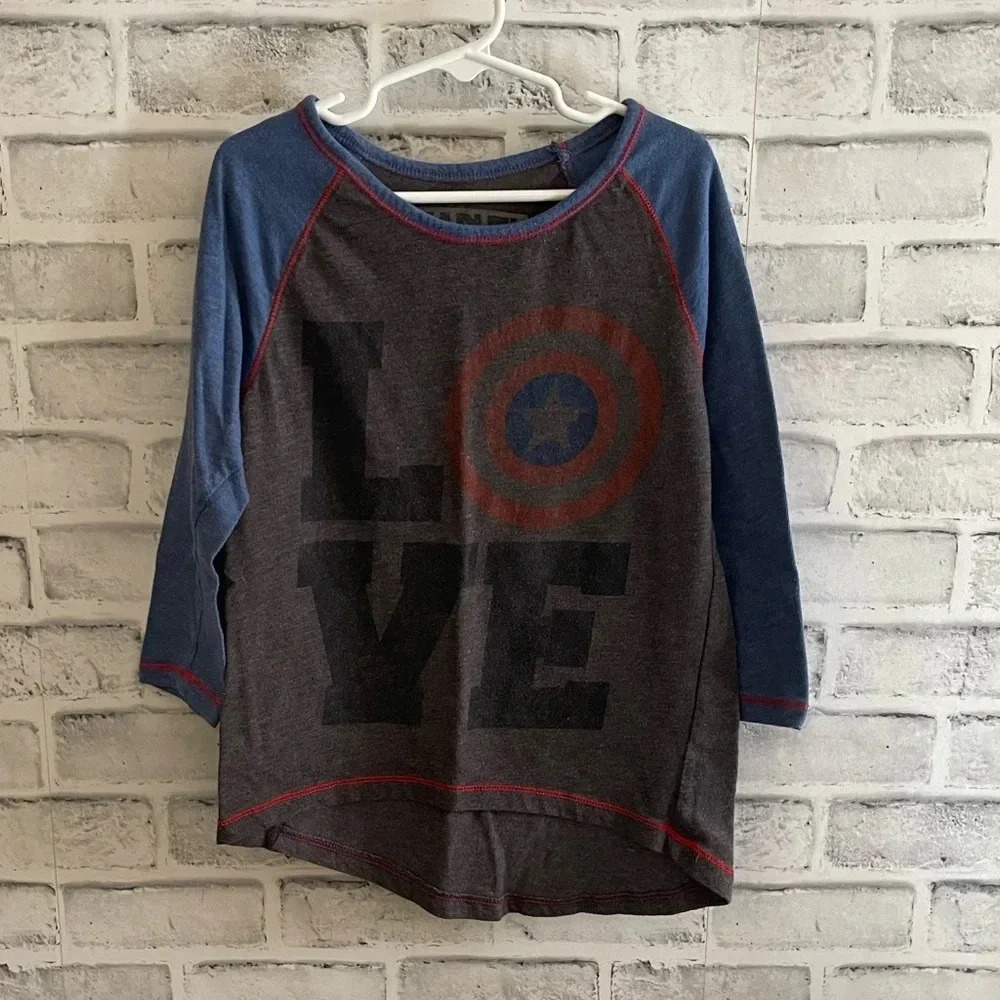 Girl’s MARVEL LOVE raglan style 3/4 sleeve shirt Medium